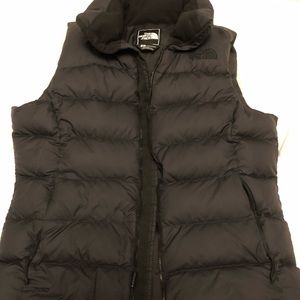 North face down Vest - size small- black